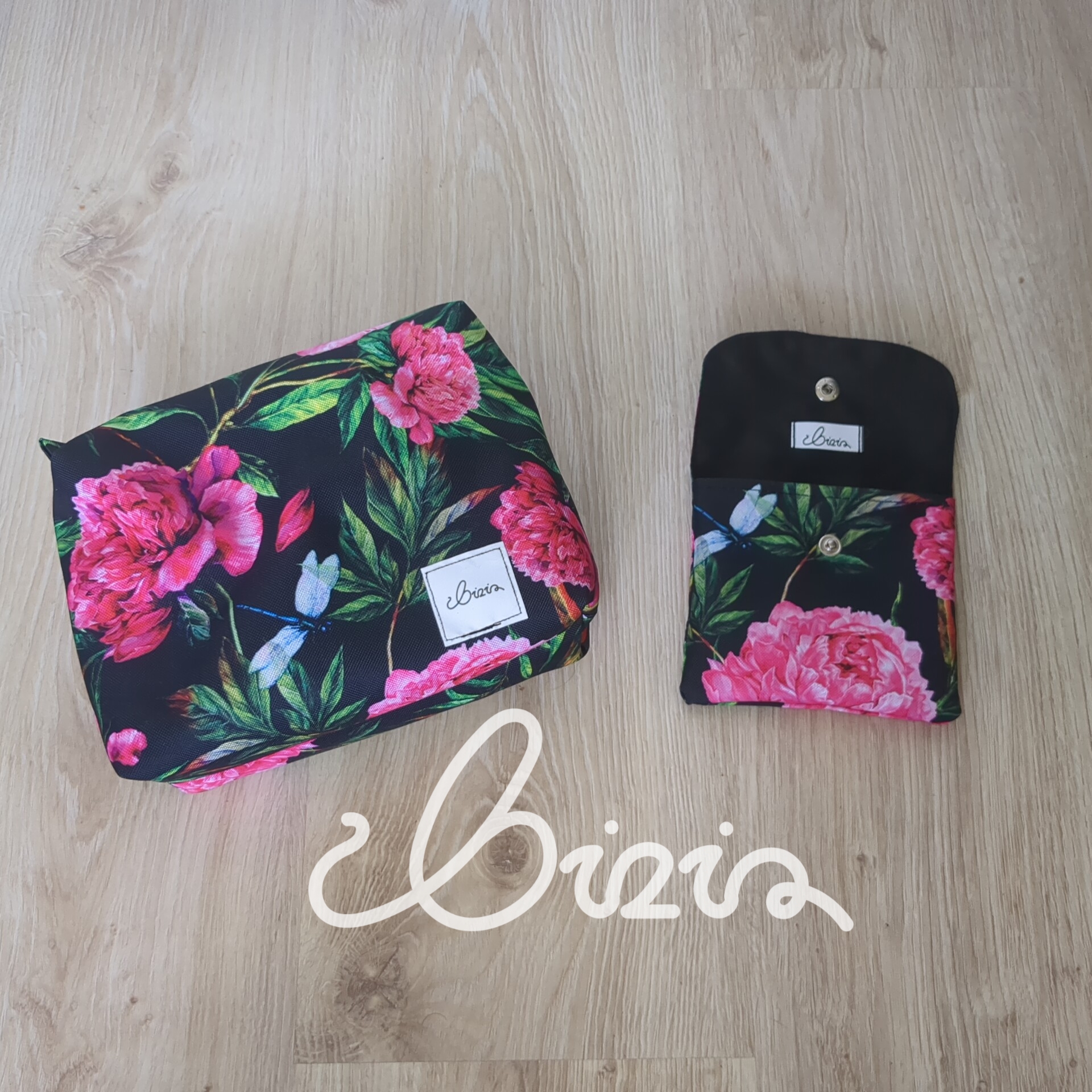 Kosmetyczka średnia - obrazek 3